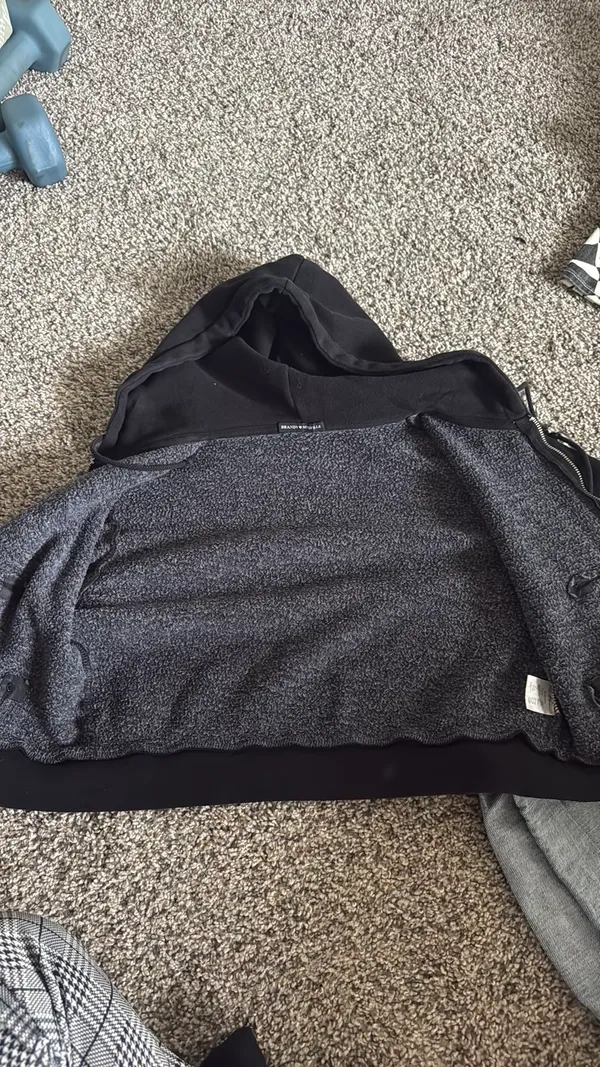 Brandy Melville Cropped Hoodie - Image 4