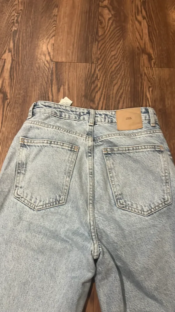 ZARA Jeans Straight High-Rise Light Wash Leg Raw Hem - Image 3