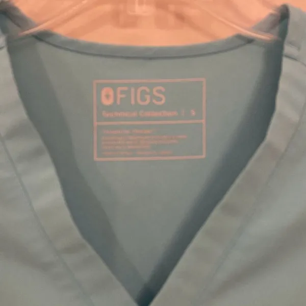 Figs scrub top size small - Image 2