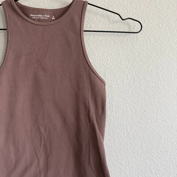 Abercrombie & Fitch Essential Ribbed Tank Bodysuit in Taupe. Size Small - Image 3