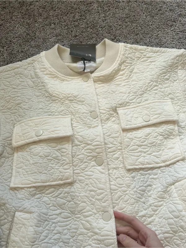 Le Lis Ivory Quilted Bomber Jacket - Image 5