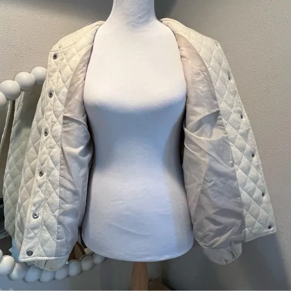 Quilted White cream Puffer Jacket Vero Moda large pockets lined - Image 5