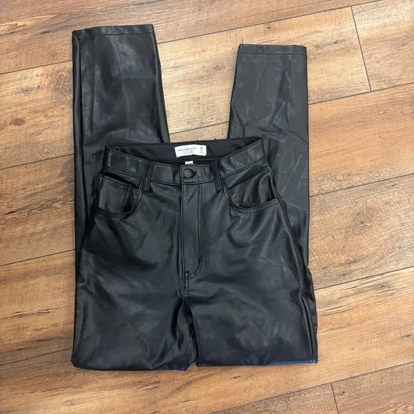 Abercrombie & Fitch The '90s Straight Ultra High Rise Vegan Leather Curve Pant 2 - Image 3