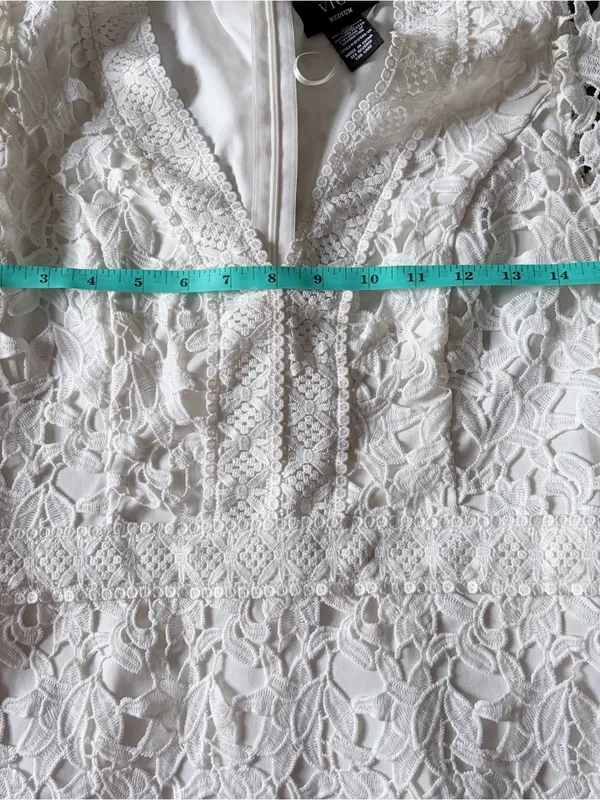 Vici Dolls White Lace Bell Sleeve Mini Dress Size Medium - Image 5