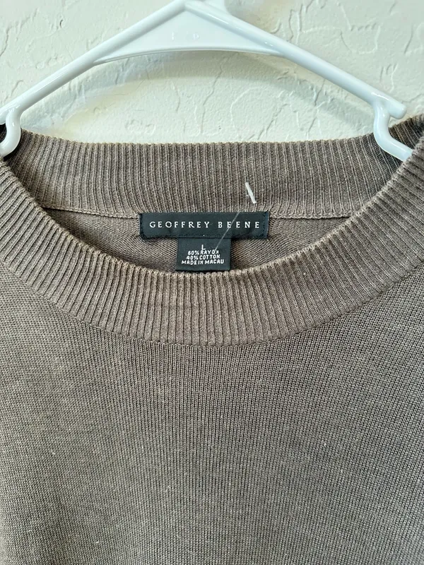 Geoffrey Beene Sweater size large  - Image 2
