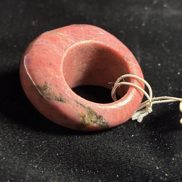 Hand-Carved Natural Rhodonite Band Ring size 8 - Image 3