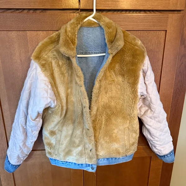 Levi's Denim Reversible Trucker Jacket with Faux fur Lining - Image 6