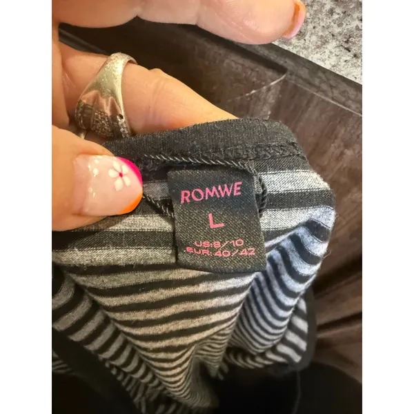 Romwe Black Gray Striped Short Sleeve Tee Shirt Large - Image 7