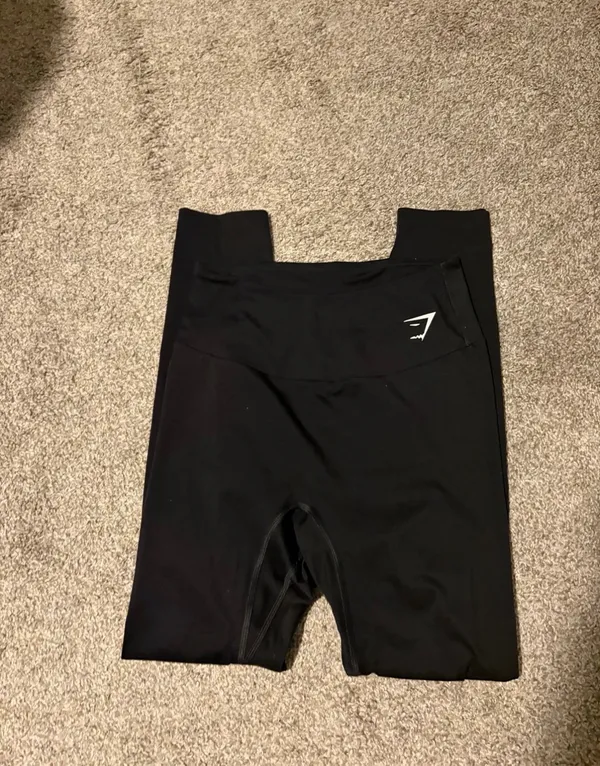 Gymshark Women’s Black Leggings Size Medium EUC - Image 2