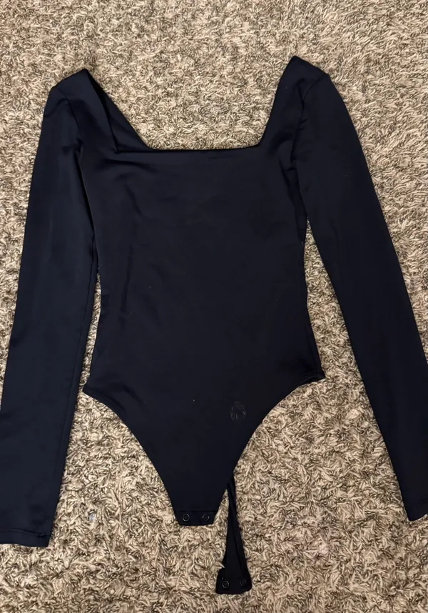 Aritzia Babaton Contour Bodysuit Long Sleeve Square Neck Black - Image 3