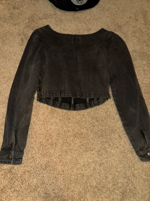Lee Cropped Black Jean Longsleeve Shirt - Image 3