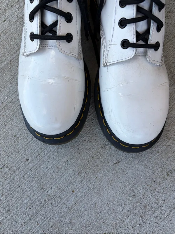 Dr. Martens white boots Size M6/ W8 White Original Leather Combat Boots Womens - Image 4