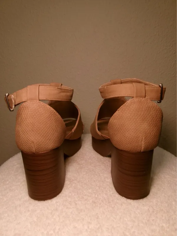Wonderly Tan Platform Block Heel Sandals - Image 4