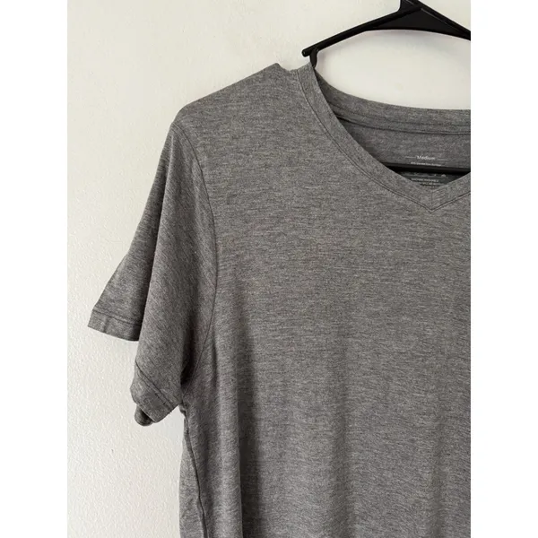 NWT Fxzzyxdpp Gray Bambo V Neck Short Sleeve T-Shirt Unisex Size Medium - Image 3