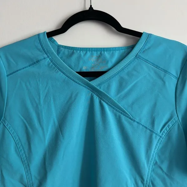 Cherokee Infinity Scrub Top Size M - Image 5
