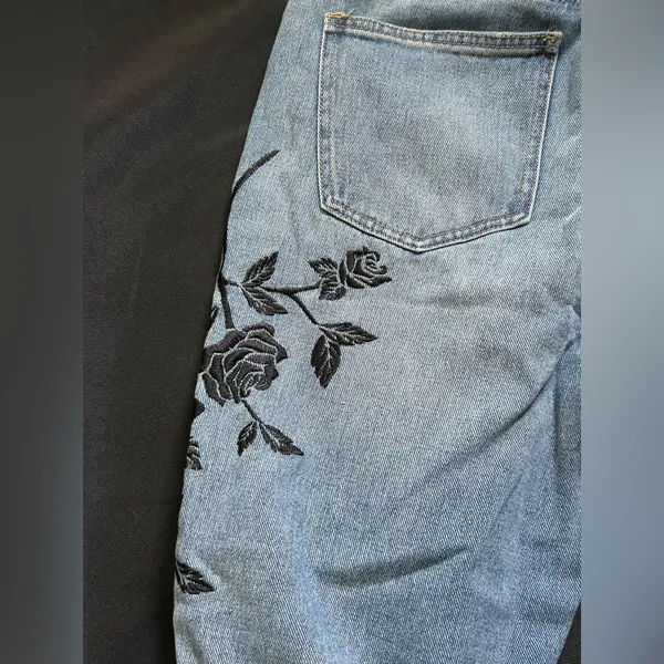 PacSun Black Rose Embroidered Distressed Women's Mom Denim Jeans SZ 29 Brand New - Image 12