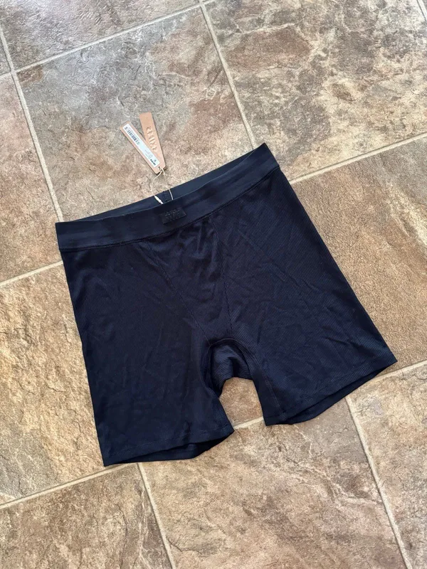 Skims Soft Lounge Boxer Onyx Size Small - Image 3