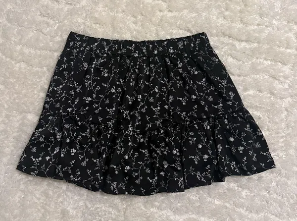 Forever 21 Skort Black White Floral - Image 3