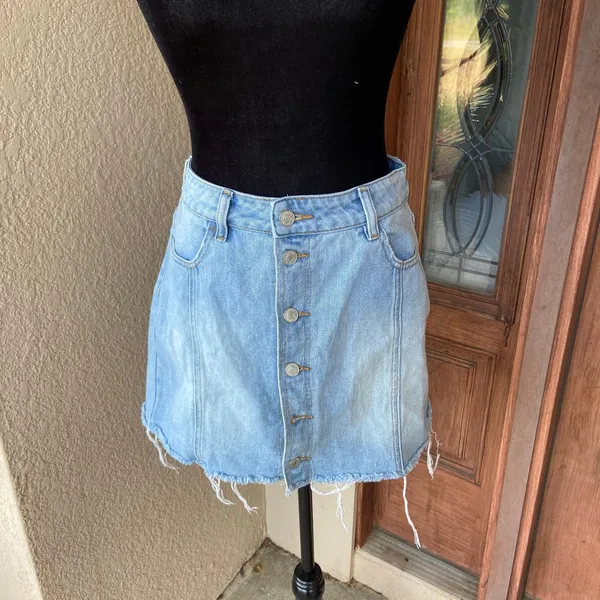 PacSun‎ Womens Skirt Size 27 Light Blue Denim Cutoff Raw Hem Buttons Down Front - Image 5