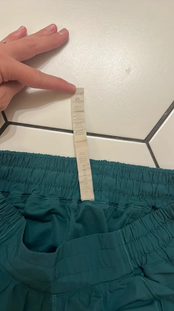 Lululemon Shorts Hotty Hot long size 6 - Image 2