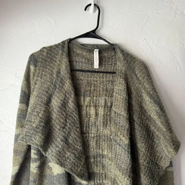 Aeropostale Women‎ Camouflage Print Waterfall Cardigan Sweater Size Medium - Image 2
