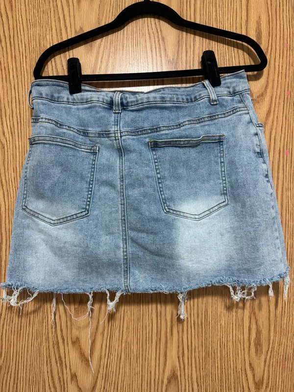 Amazon Eleven Light Wash Denim Mini Skort – Size XL - Image 2