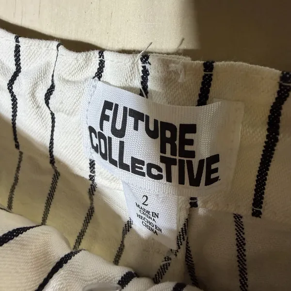 Future Collective Cargo Pants Women's Size 2 White Black Striped Wide Leg Unique - Image 4