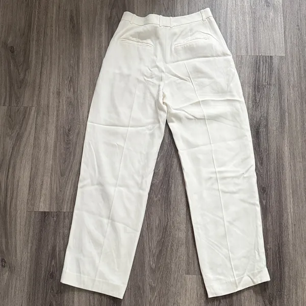 Club Monaco Women's Cream Straight Leg Pants Size 2 Front Pleated Trousers - Image 2