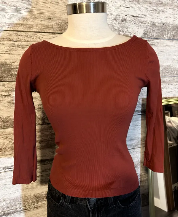 Brandy Melville 3/4 Sleeve Top  - Image 2
