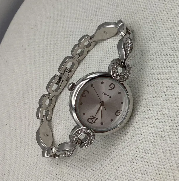 Y2K Quartz Base Metal Bazel GENWM1321L Japan Mov. Watch - Image 3