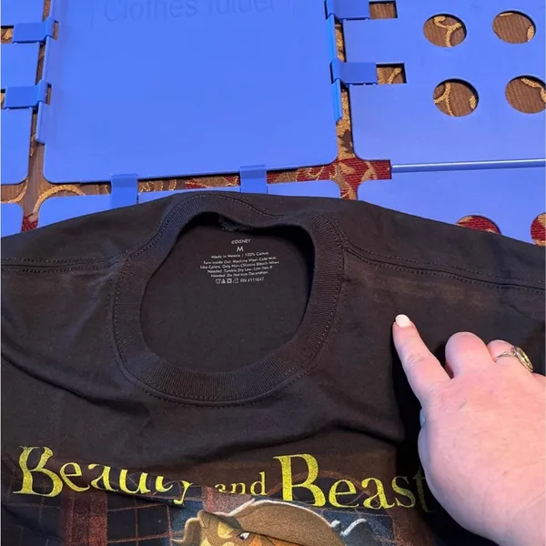 Disney‎ Beauty and the Beast Unisex Size Medium Black Short Sleeve Shirt *FLAW* - Image 4