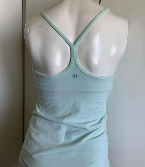 Lululemon Active Ghana size 4 Y-strap tank top pale blue built-in bra - Image 3