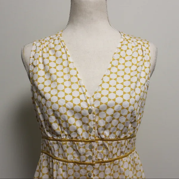 Banana Republic Sleeveless V Neck Geometric Blouse - Image 2