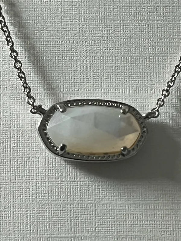 Kendra Scott Mother of pearl silver necklace - Image 5