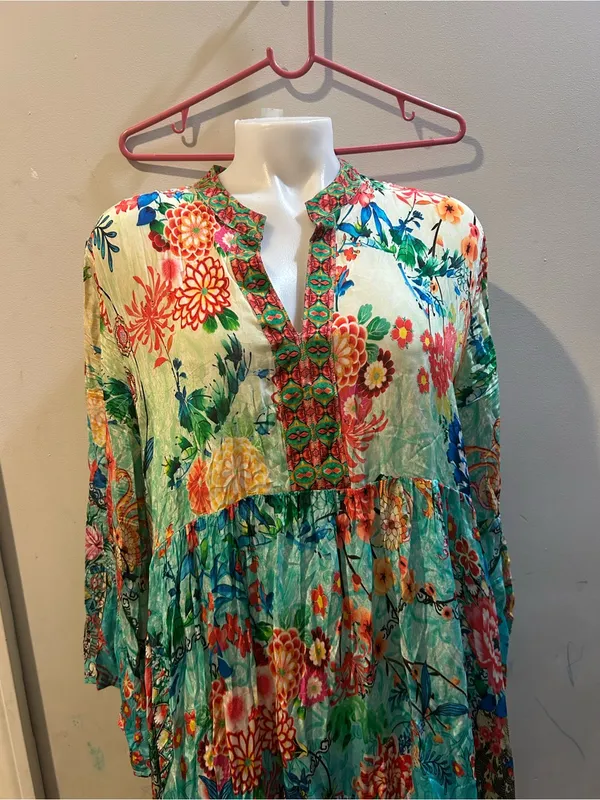 Vibrant Floral Tiered Maxi Dress in Teal and Coral - Image 3