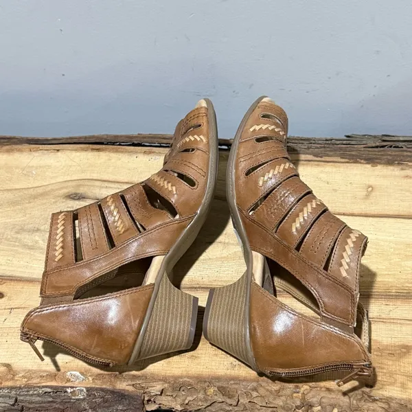 Earth‎ Vela Taupe Soft Leather Gladiator Sandals Size 9B A52 - Image 7