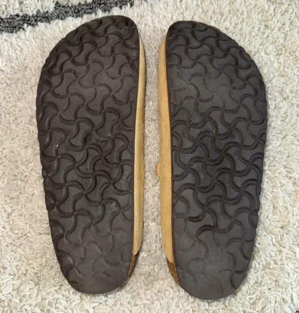 Birkenstock suede taupe clog slip on women’s 9 - Image 9