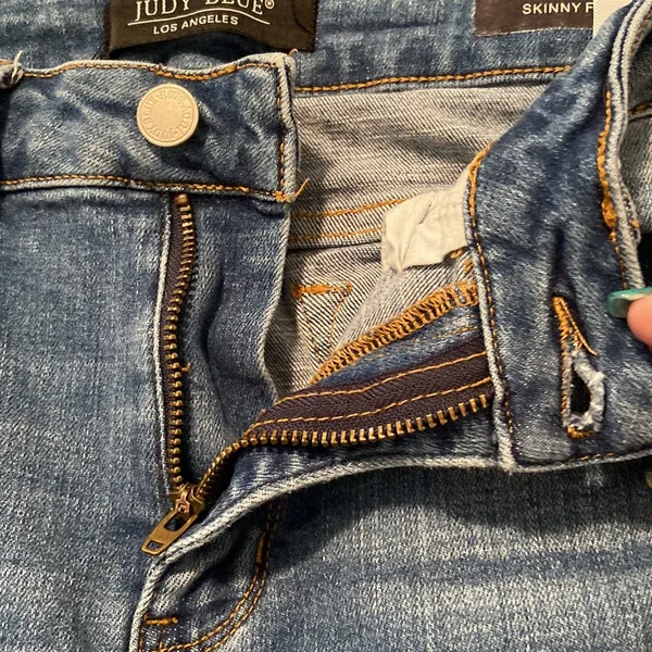 Judy Blue Distressed Skinny Jeans size 9 - Image 7
