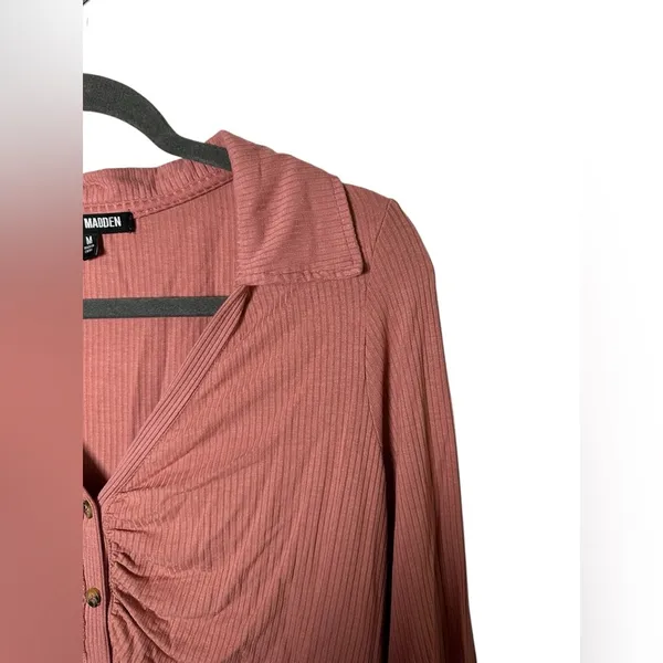 Steve Madden Ribbed Button Front Long Sleeve Top‎ Ruched Front Mauve Size M - Image 5