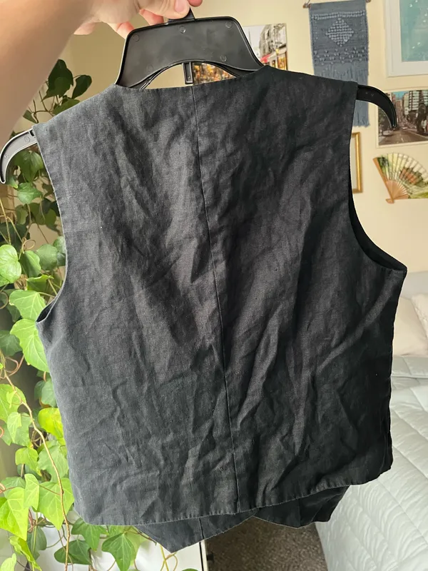 Quince Black Linen Vest - Image 4