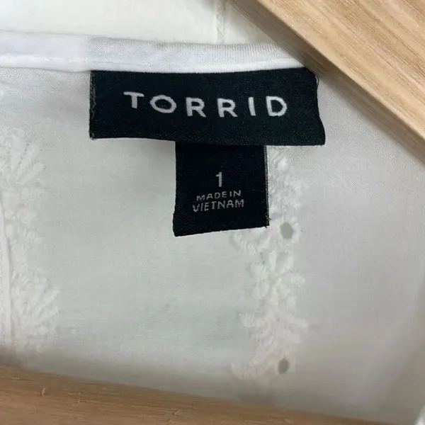 Torrid White Eyelet & Lace Embroidered Hi-Lo Blouse size 1X - Image 12