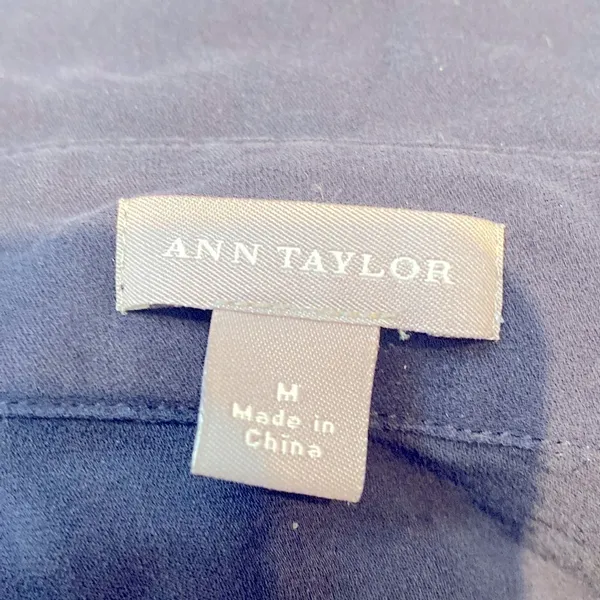 Ann Taylor Navy blue 💯 silk collared tunic/ blouse. 3/4 length sleeves.Size M. - Image 4