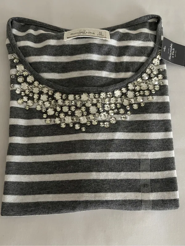 NWT Abercrombie & Fitch Grey & White Striped Crystal Embellished Top XS - Image 9