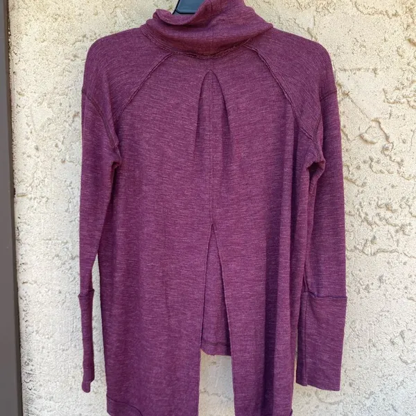 Free People Purple Size small flyaway split back turtleneck longsleeve raglan - Image 7