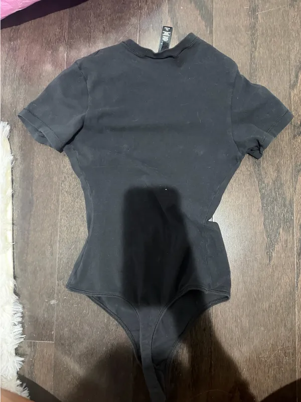 SKIMS T-Shirt Bodysuit Black - Image 3