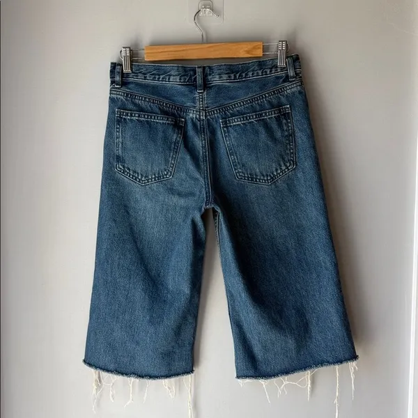 UNIQLO 90s Style Cut Offs 3/4 Denim Shorts - Image 2