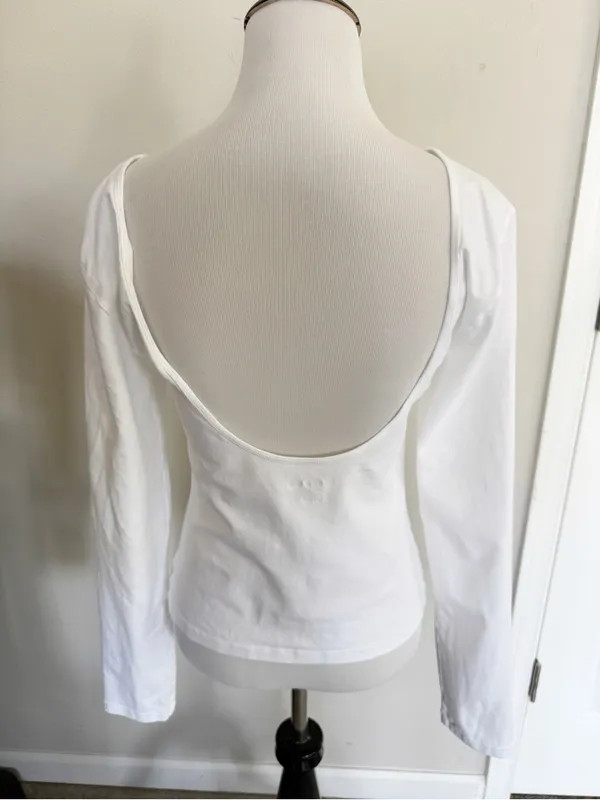 Aritzia TNA Chill Times Longsleeve Top size Large - White - Image 7