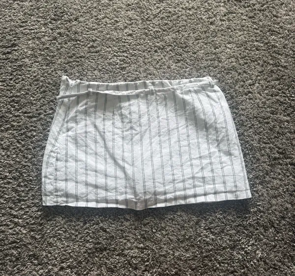 Abercrombie & Fitch White Mini Skort with Thin Gray Pinstripes - Image 7