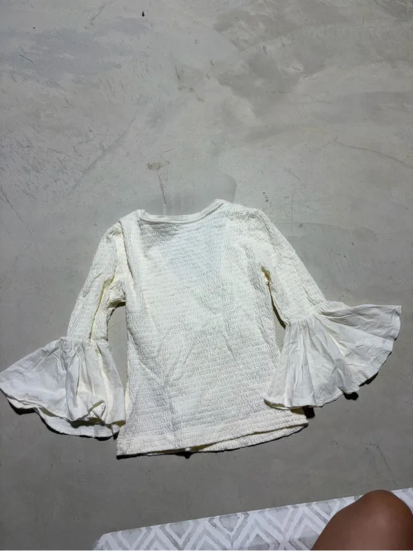 Anthropologie cream Bell Sleeve Scoop Neck Top small - Image 9