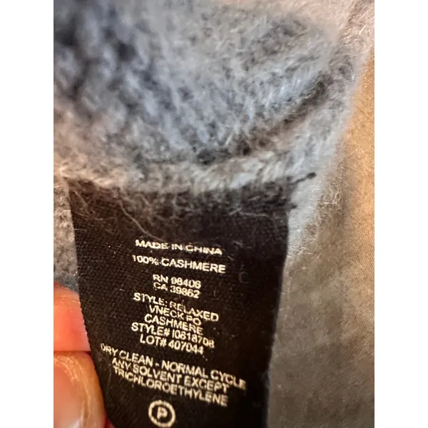Theory 100% Cashmere V-Neck Pullover Blue fuzzy Relaxed Quiet Luxury Sweater - Image 6